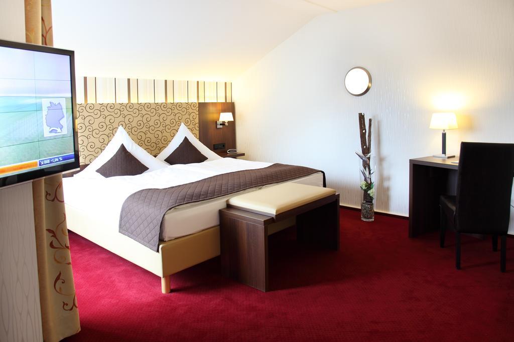 Lobinger-Parkhotel กิงเงน อัน แดร์เบรนซ์ ภายนอก รูปภาพ