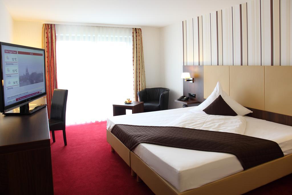 Lobinger-Parkhotel กิงเงน อัน แดร์เบรนซ์ ภายนอก รูปภาพ