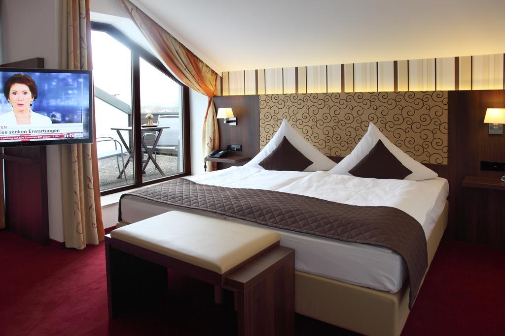 Lobinger-Parkhotel กิงเงน อัน แดร์เบรนซ์ ภายนอก รูปภาพ